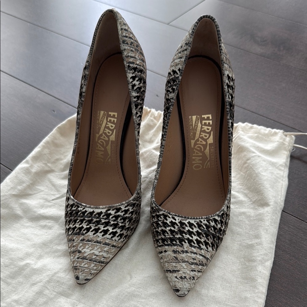 Salvatore Ferragamo Leather Printed Pumps